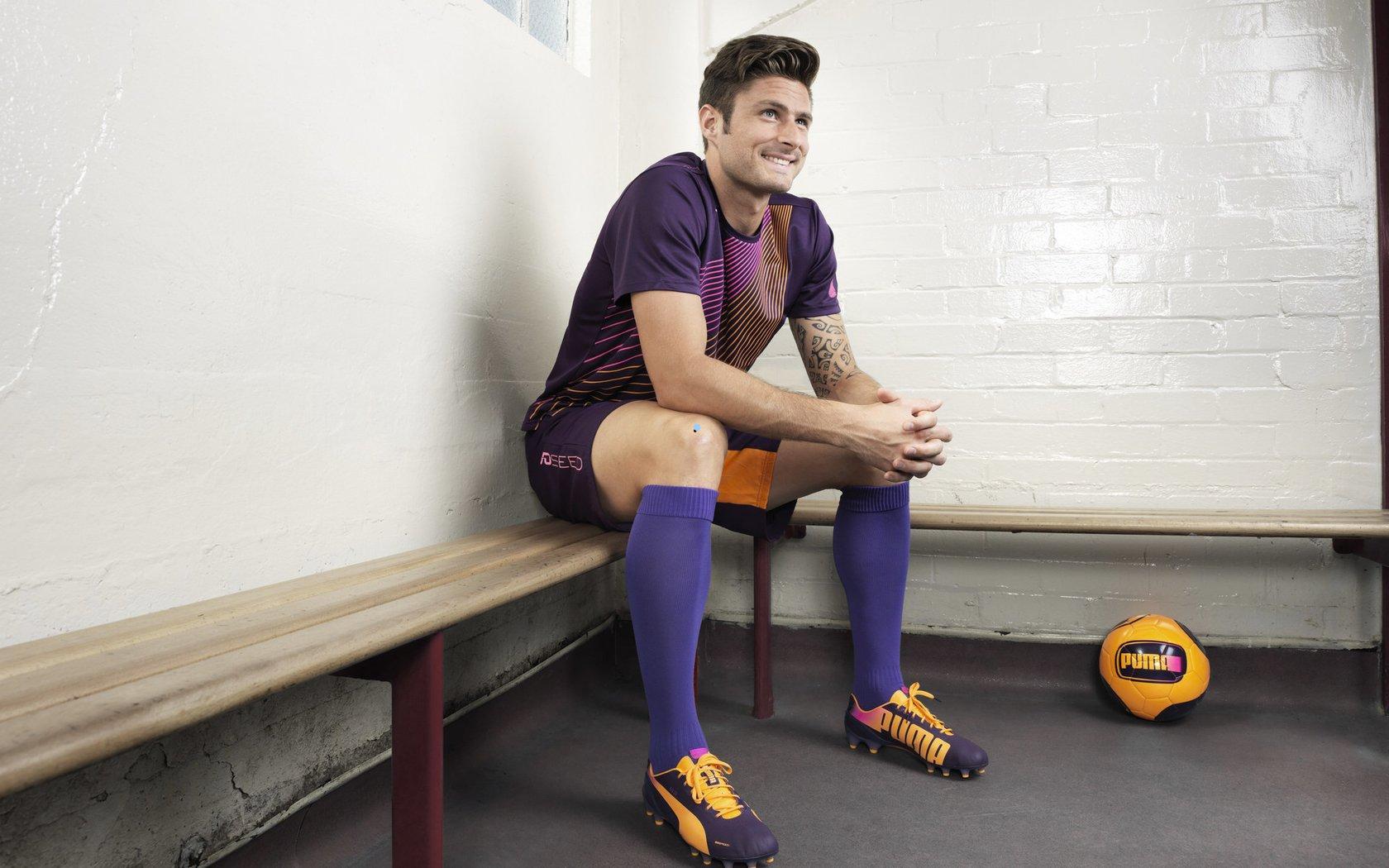 越南足球胜利引爆全民深夜狂欢，国足夺冠盛景引发无限期待