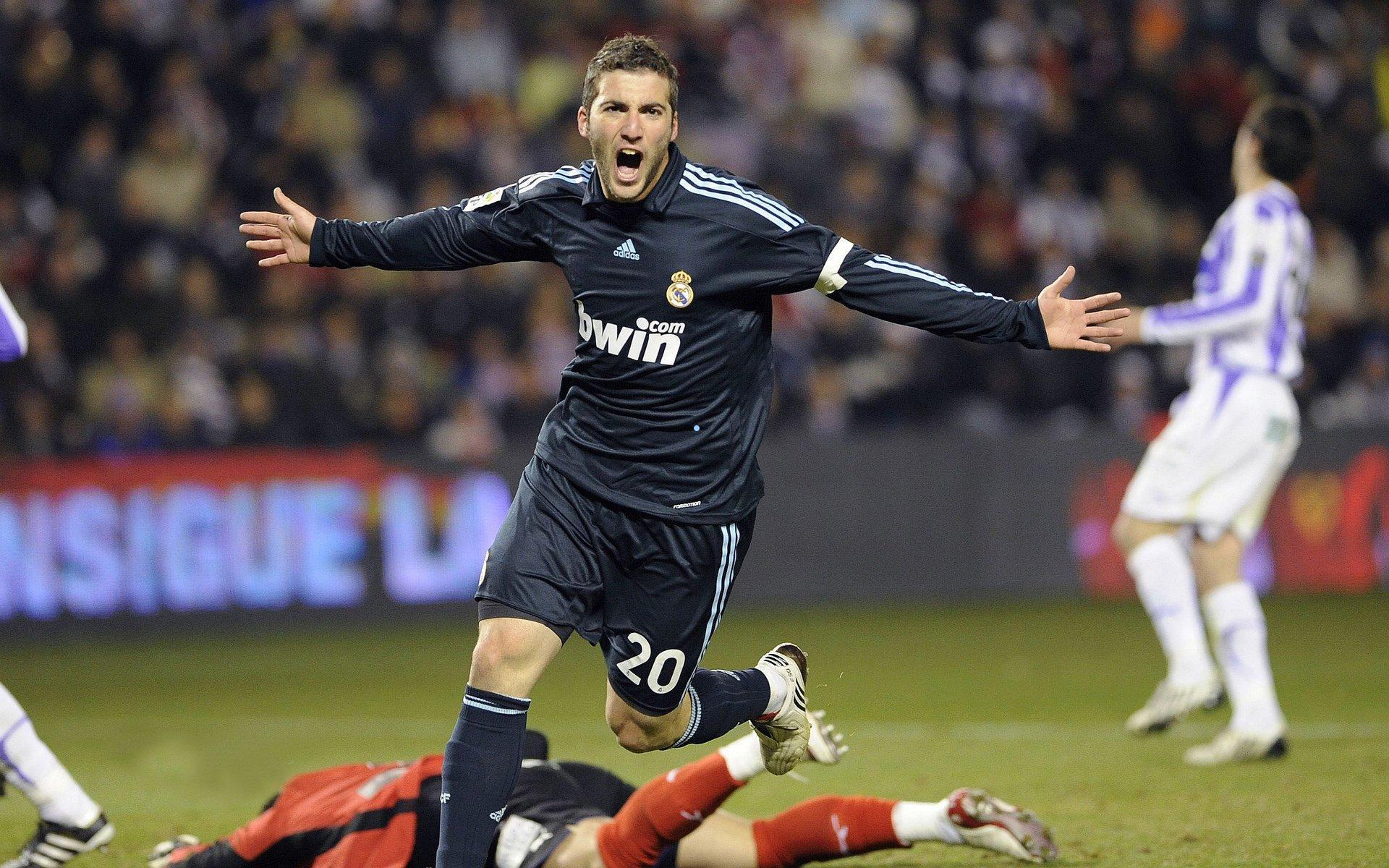 德甲最新积分战报，勒沃库森逆转莱比锡赢得争三关键战，仍落后榜首拜仁9分