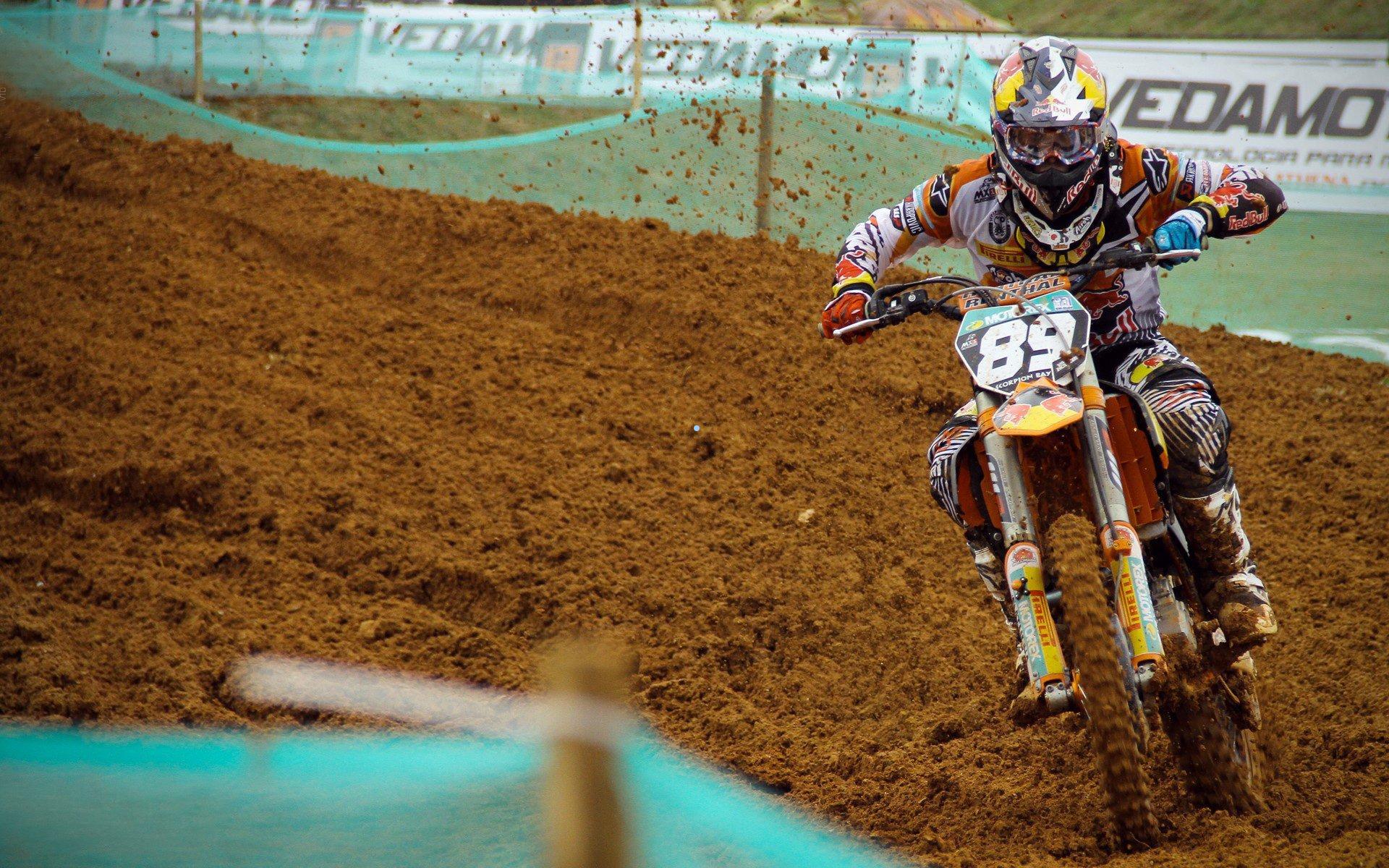 西甲联赛半场战报，莱万特主场暂负埃尔切，阿尔瓦罗-罗德里格斯建功助客队领先